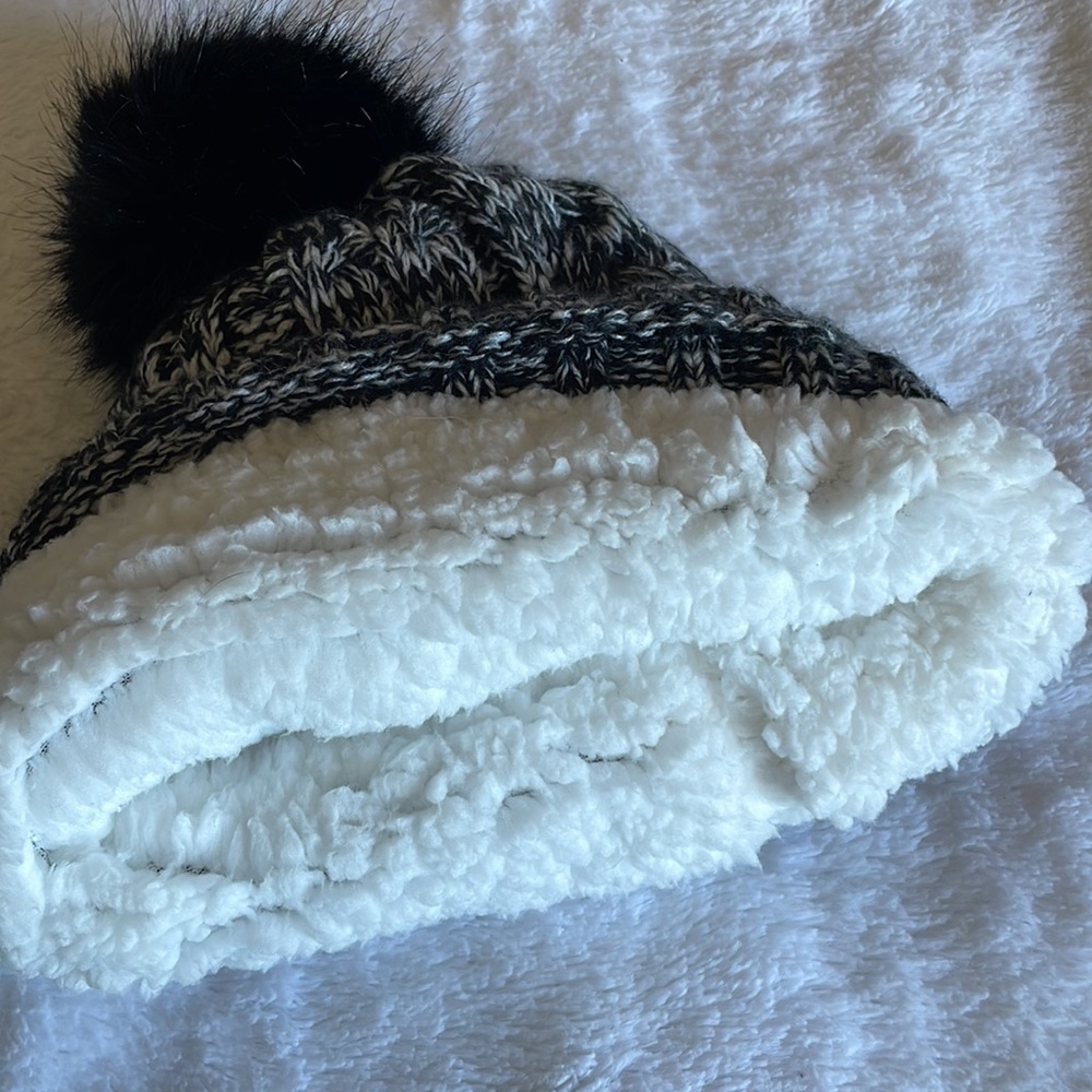 Knitted hat - Picture 6 of 8